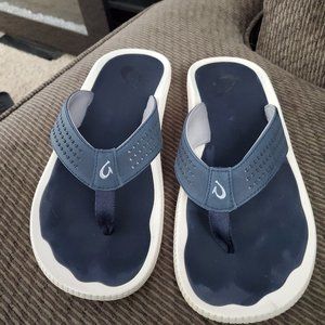 Size 10M men's blue/white flip flops. 25$